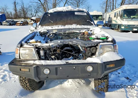 1998 Toyota Hilux from USA, damaged, VIN LN1660005934